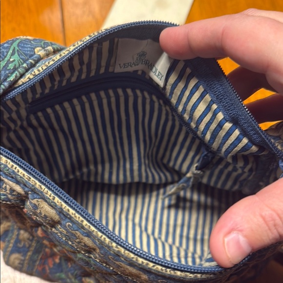 Vera Bradley animal kingdom retired print
Shoulder bag with matching coin purse - Picture 5 of 7